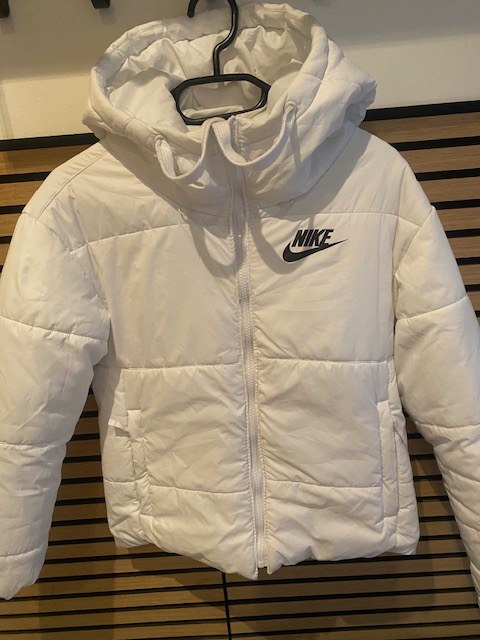 Dámská zimní bunda NIKE
