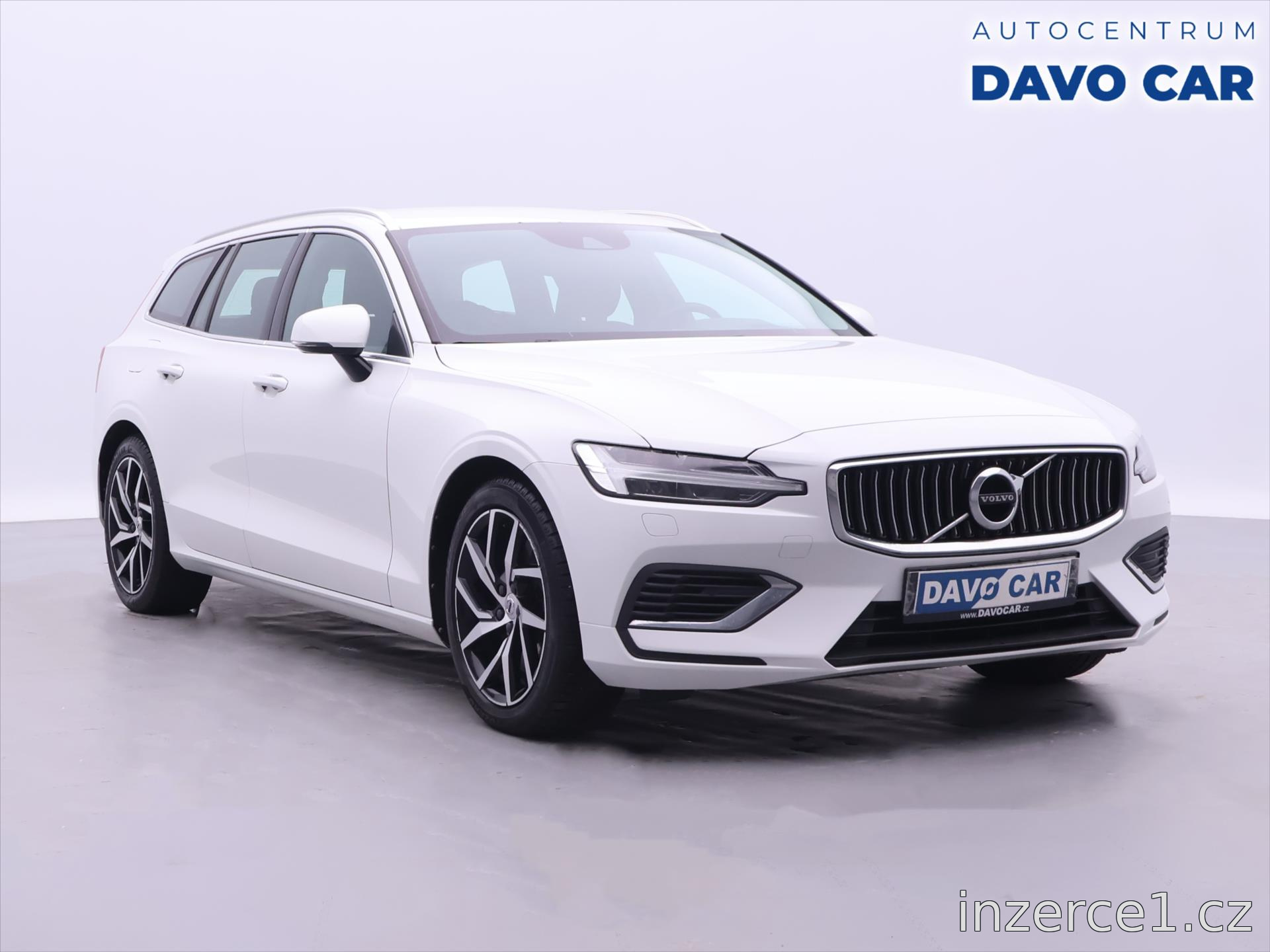 Volvo V60 B5 AWD Momentum Pro AT 2020