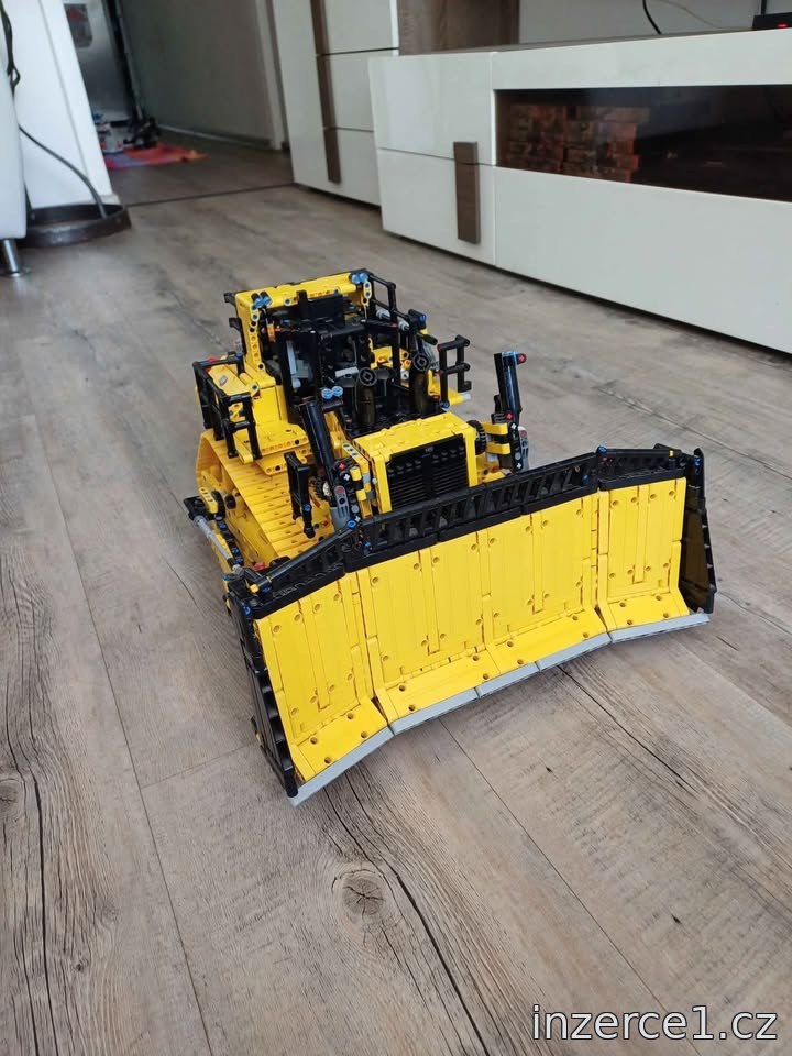 Buldozer Cat D11 od Lego Technic